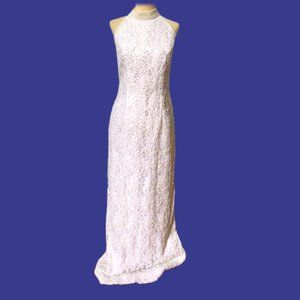 STUNNING ST TROPEZ GOWN LACE & PEARL